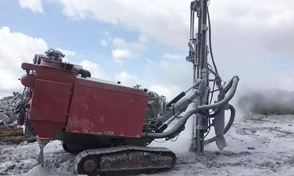 Blurbly El compresor portátil y la máquina perforadora son ampliamente utilizados en África.